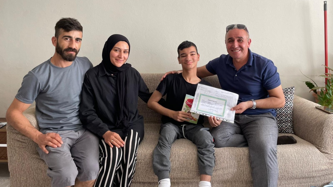 Evde Eğitim Gören Ahmet Furkan'a Karne Sürprizi